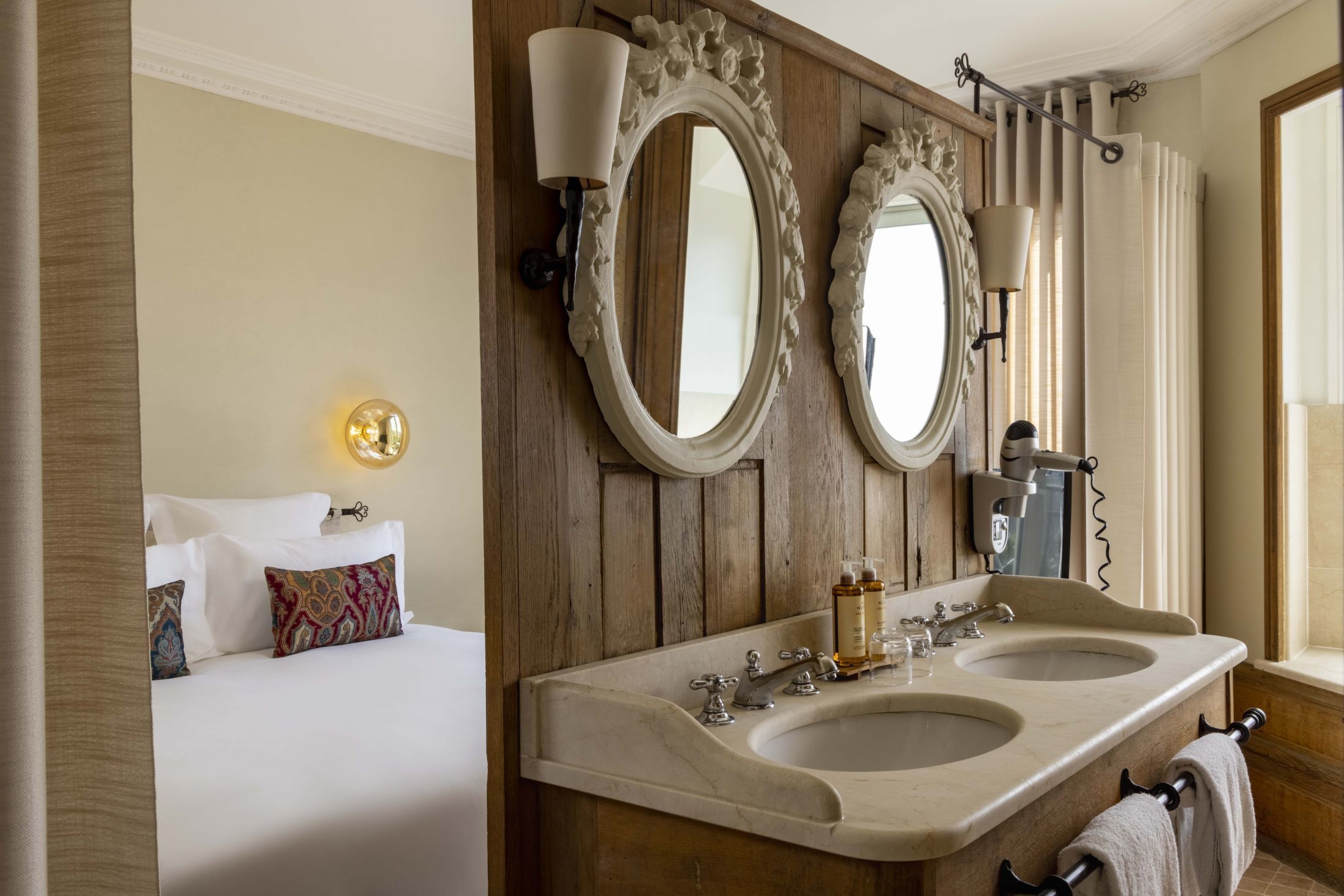 Hotel de Banville - Deluxe Room